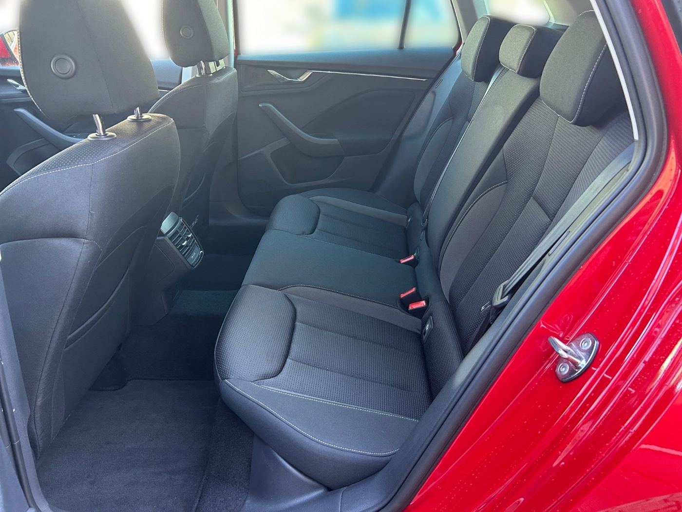 Škoda Kamiq 1.0 TSI Tour LM  KlimaA LED PDC SHZ Bild 11