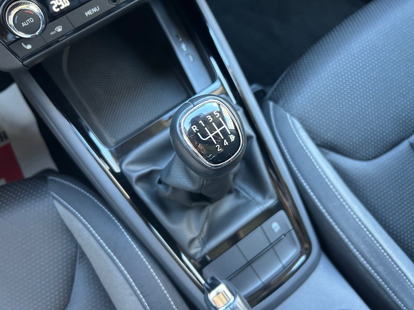 Škoda Kamiq 1.0 TSI Tour LM  KlimaA LED PDC SHZ Bild 16