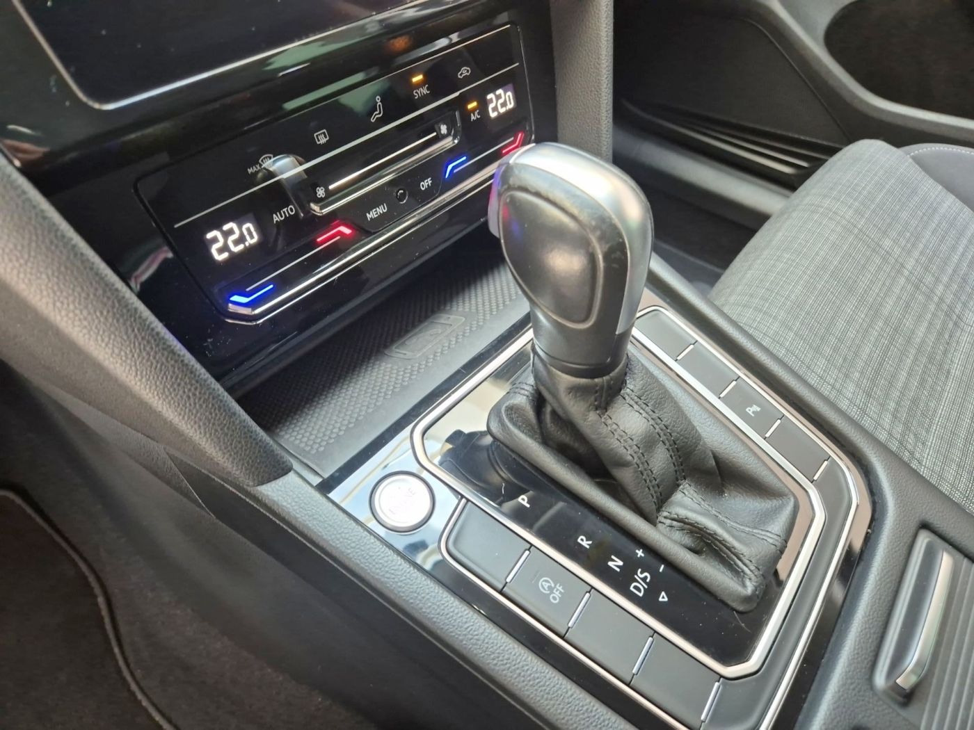 VW Passat Variant 1.5 TSI DSG Business Navi ACC AHK Bild 13