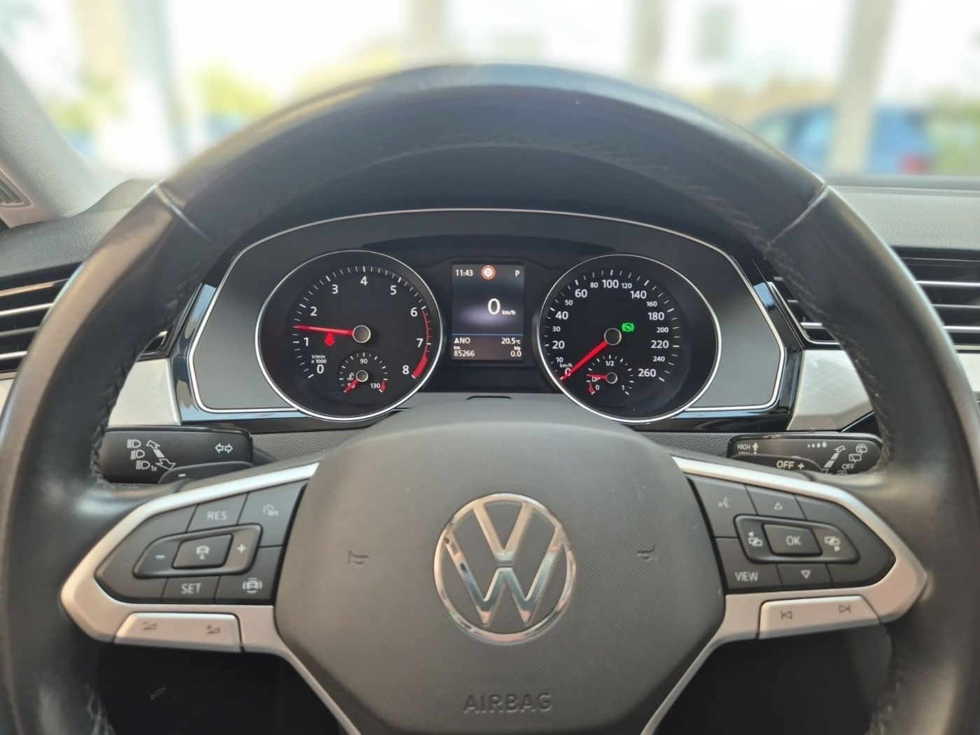 VW Passat Variant 1.5 TSI DSG Business Navi ACC AHK Bild 10