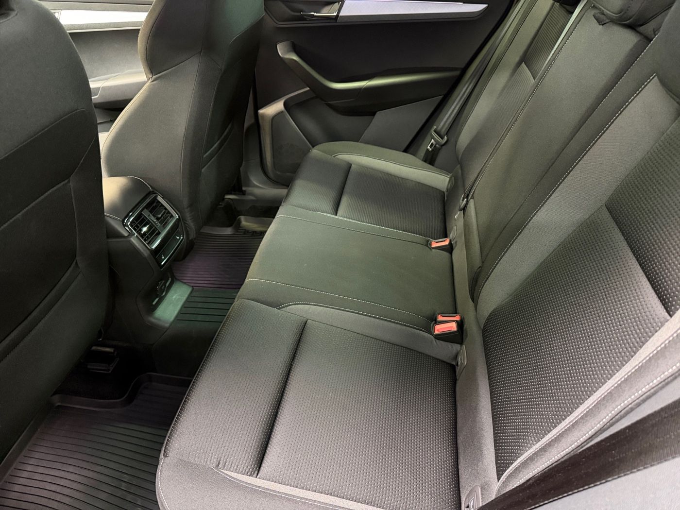 Škoda Karoq 1.5 TSI ACT Tour LM LED 2xKlima 4xSHZ AHK Bild 11