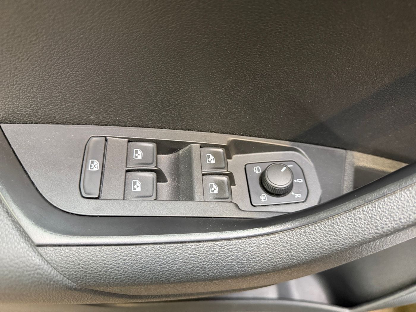 Škoda Karoq 1.5 TSI ACT Tour LM LED 2xKlima 4xSHZ AHK Bild 14