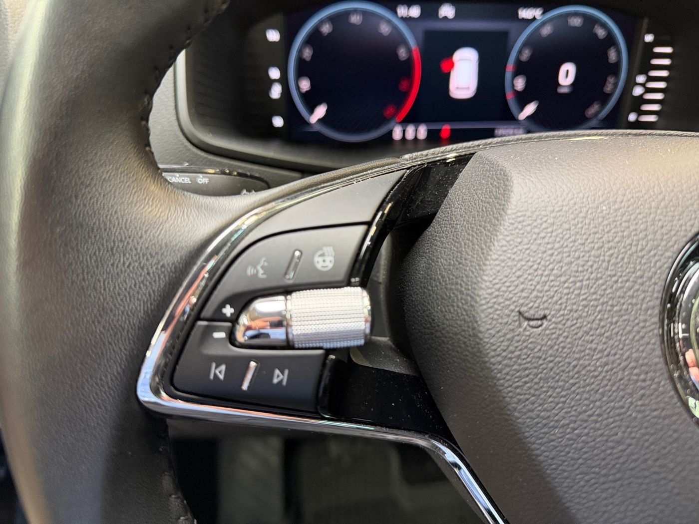 Škoda Karoq 1.5 TSI ACT Tour LM LED 2xKlima 4xSHZ AHK Bild 15