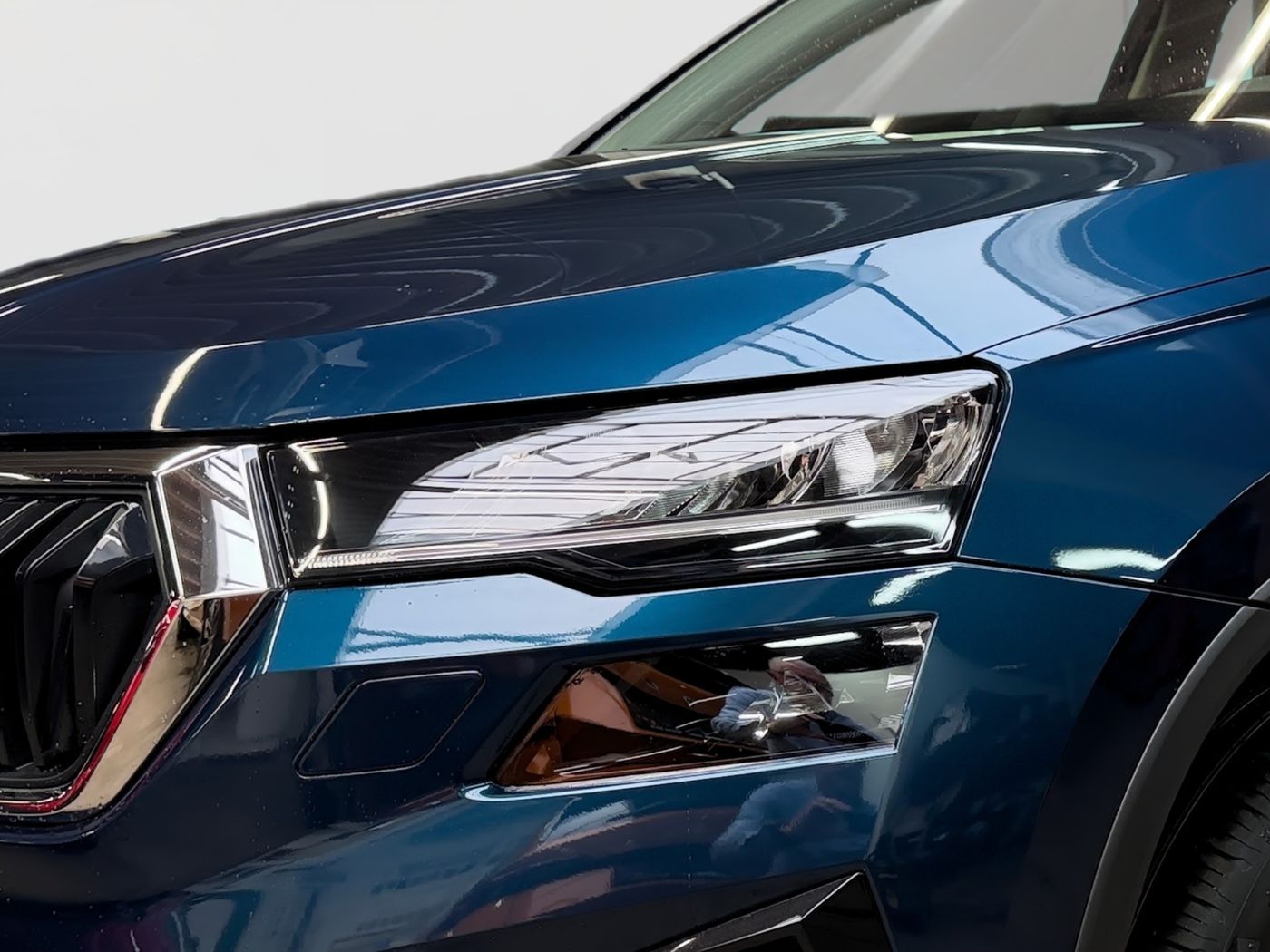 Škoda Karoq 1.5 TSI ACT Tour LM LED 2xKlima 4xSHZ AHK Bild 5