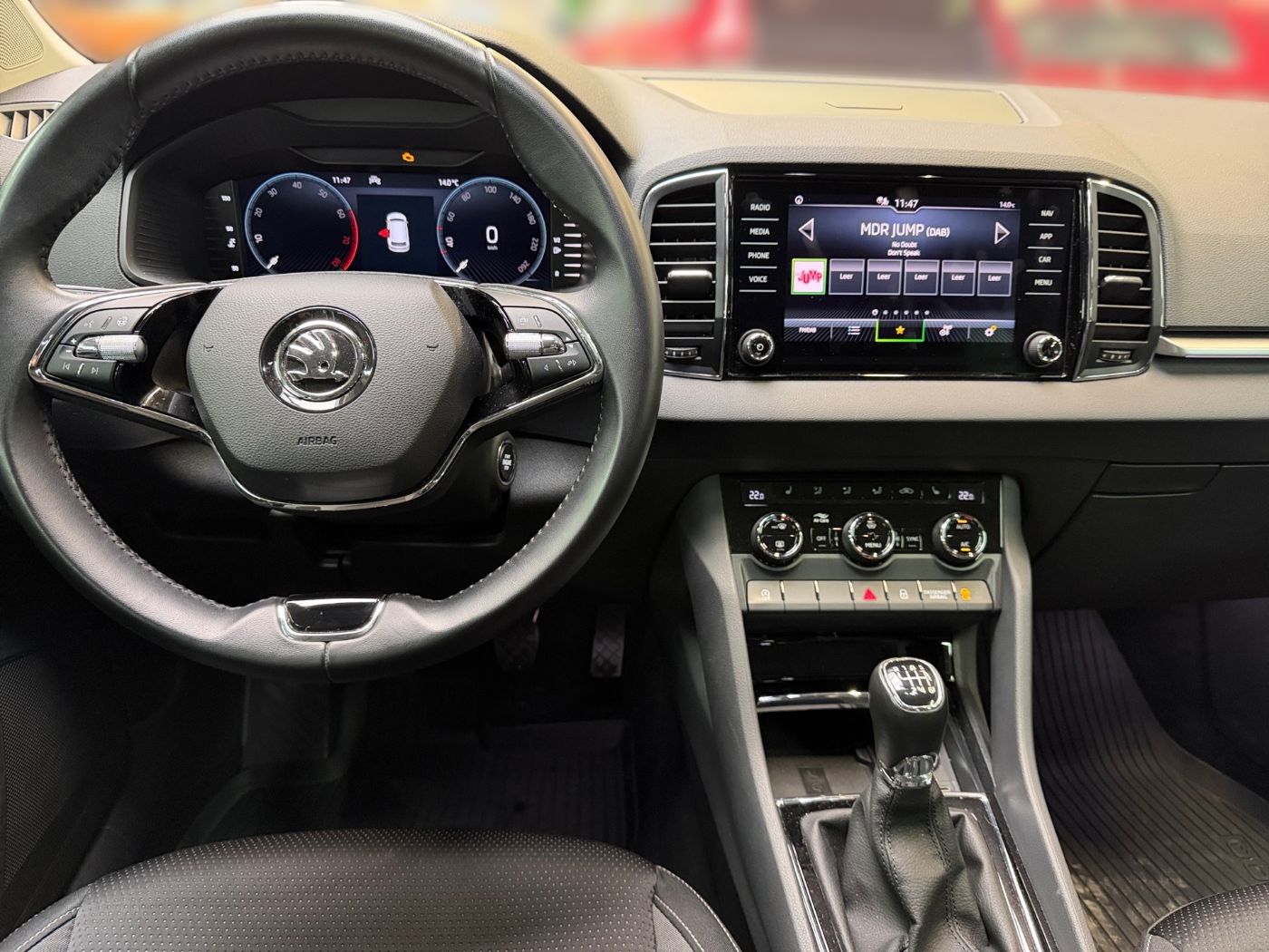 Škoda Karoq 1.5 TSI ACT Tour LM LED 2xKlima 4xSHZ AHK Bild 10