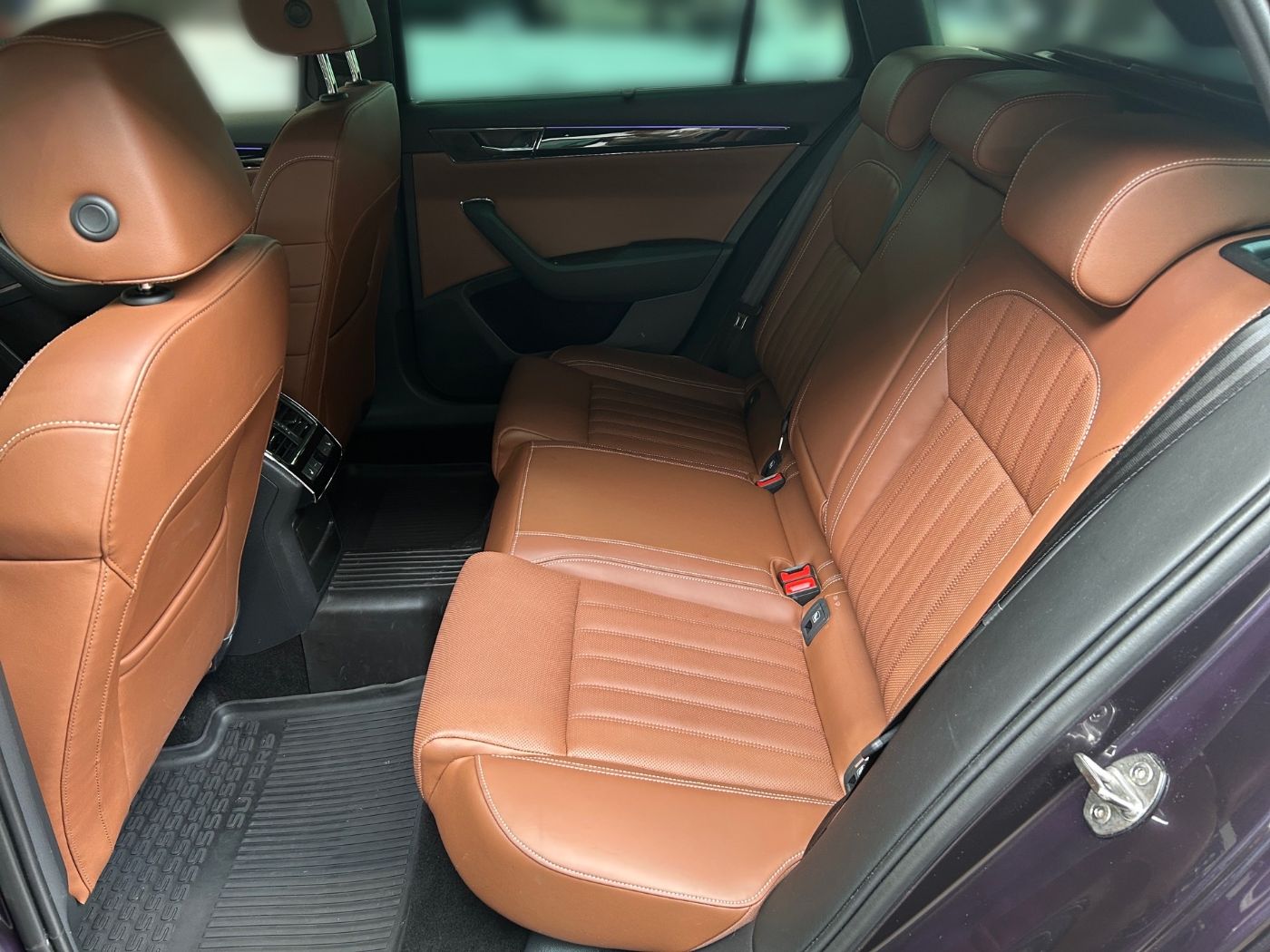 Škoda Superb Combi 2.0 TSI L&amp;K 4x4 LM Navi Pano 360 SD Bild 11