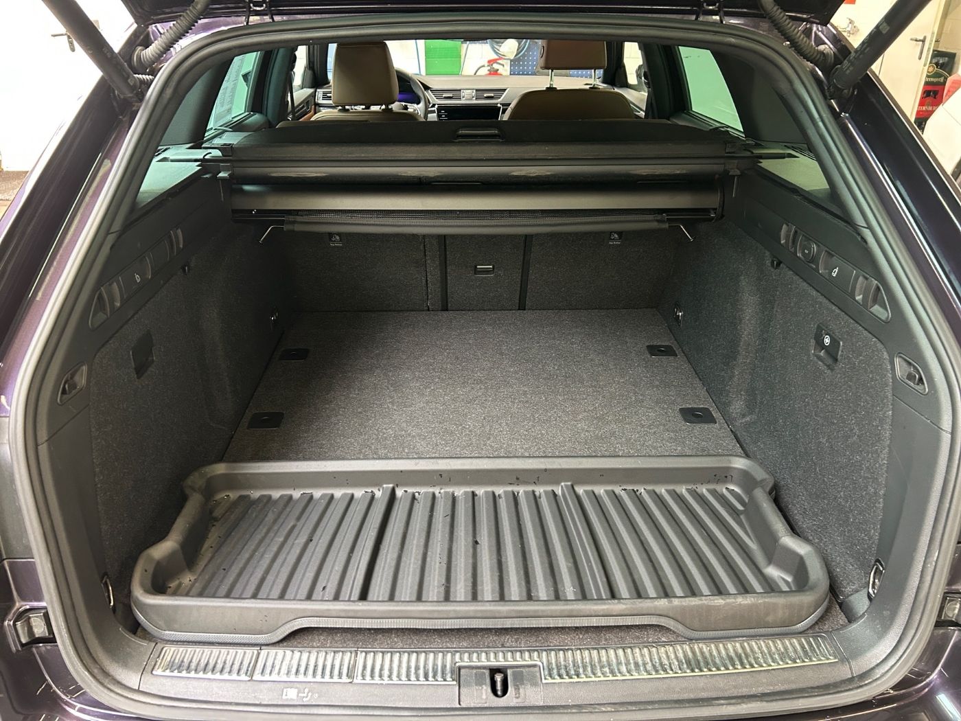 Škoda Superb Combi 2.0 TSI L&amp;K 4x4 LM Navi Pano 360 SD Bild 12