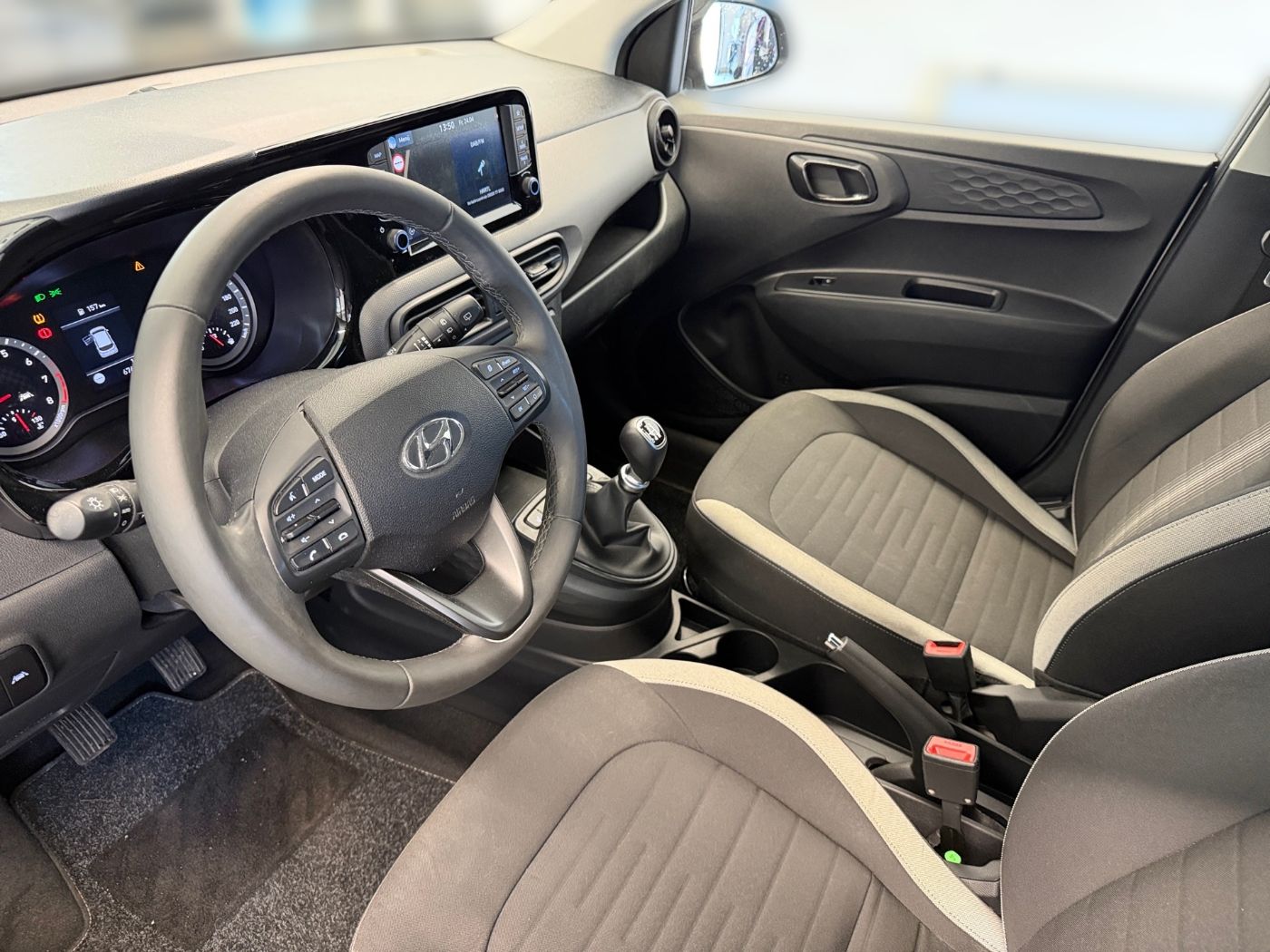 Hyundai i10 Intro Edition 1,2 Navi Klima RFK PDC SHZ Bild 7