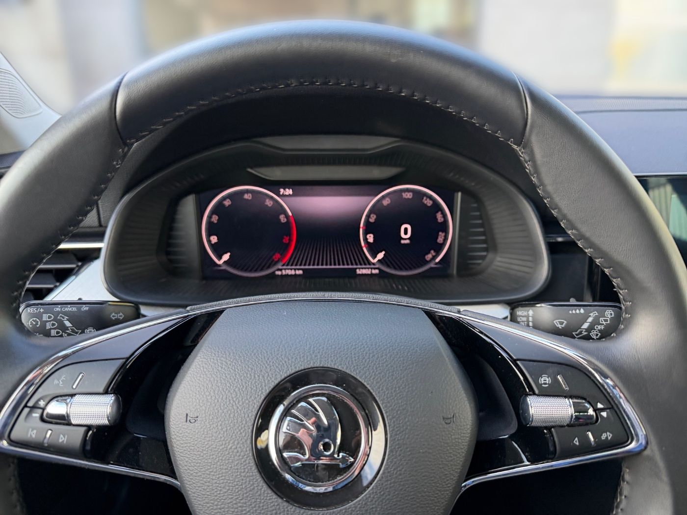 Škoda Kamiq 1.5 TSI Tour LM Navi 2xKlima AHK DynLicht Bild 8