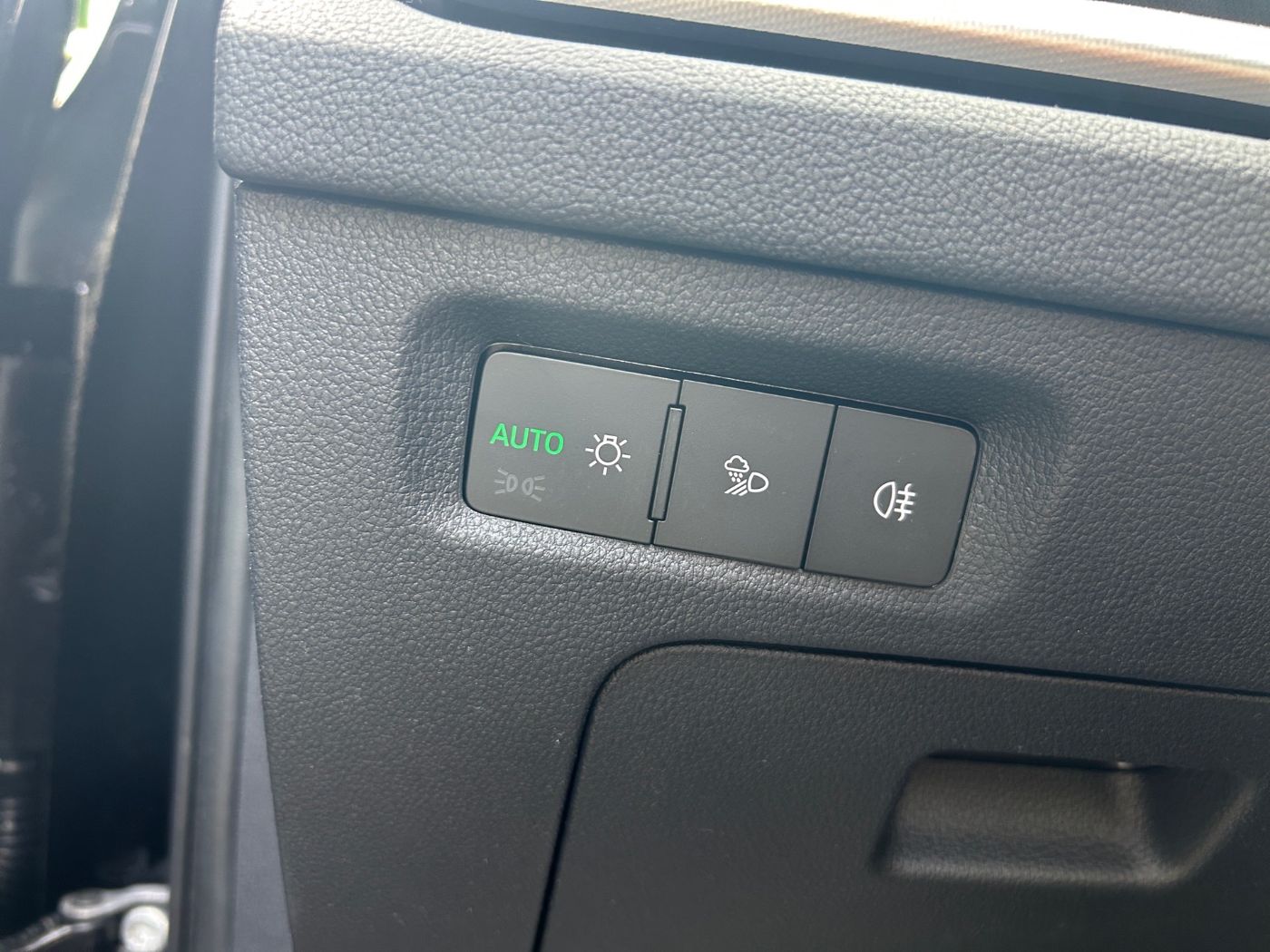 Škoda Octavia Combi Selection 2,0 TDI DSG Navi Kam. ACC Bild 16