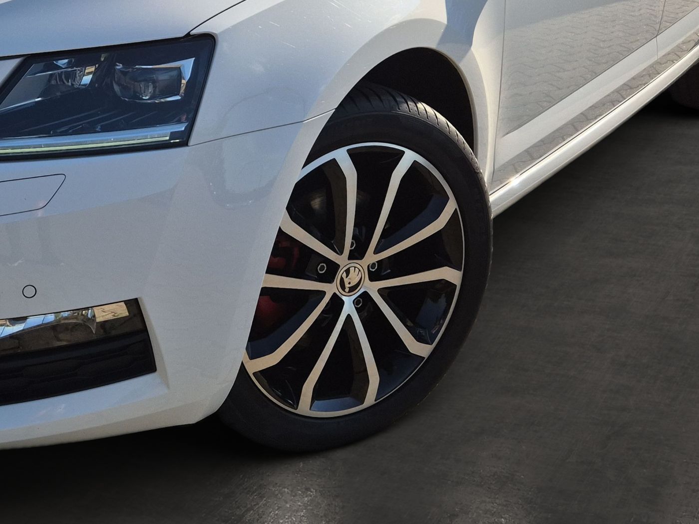 SKODA Octavia Combi Soleil 2.0 TDI DSG Standhzg AHK ACC Bild 6