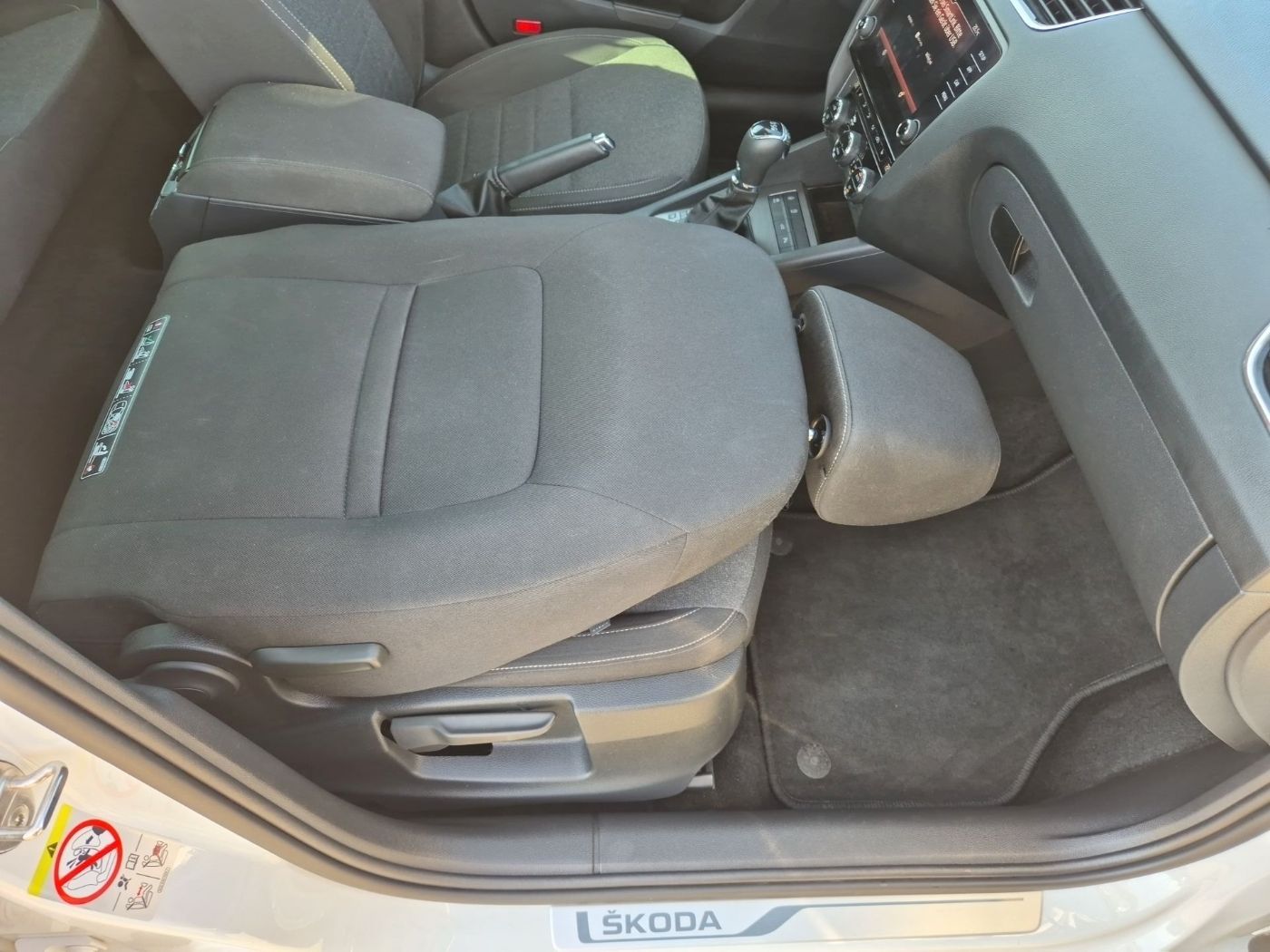 SKODA Octavia Combi Soleil 2.0 TDI DSG Standhzg AHK ACC Bild 18