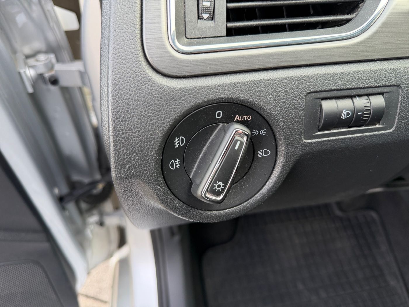Škoda Rapid Spaceback Clever 1,0 TSI LM Xenon PDC Klima Bild 14