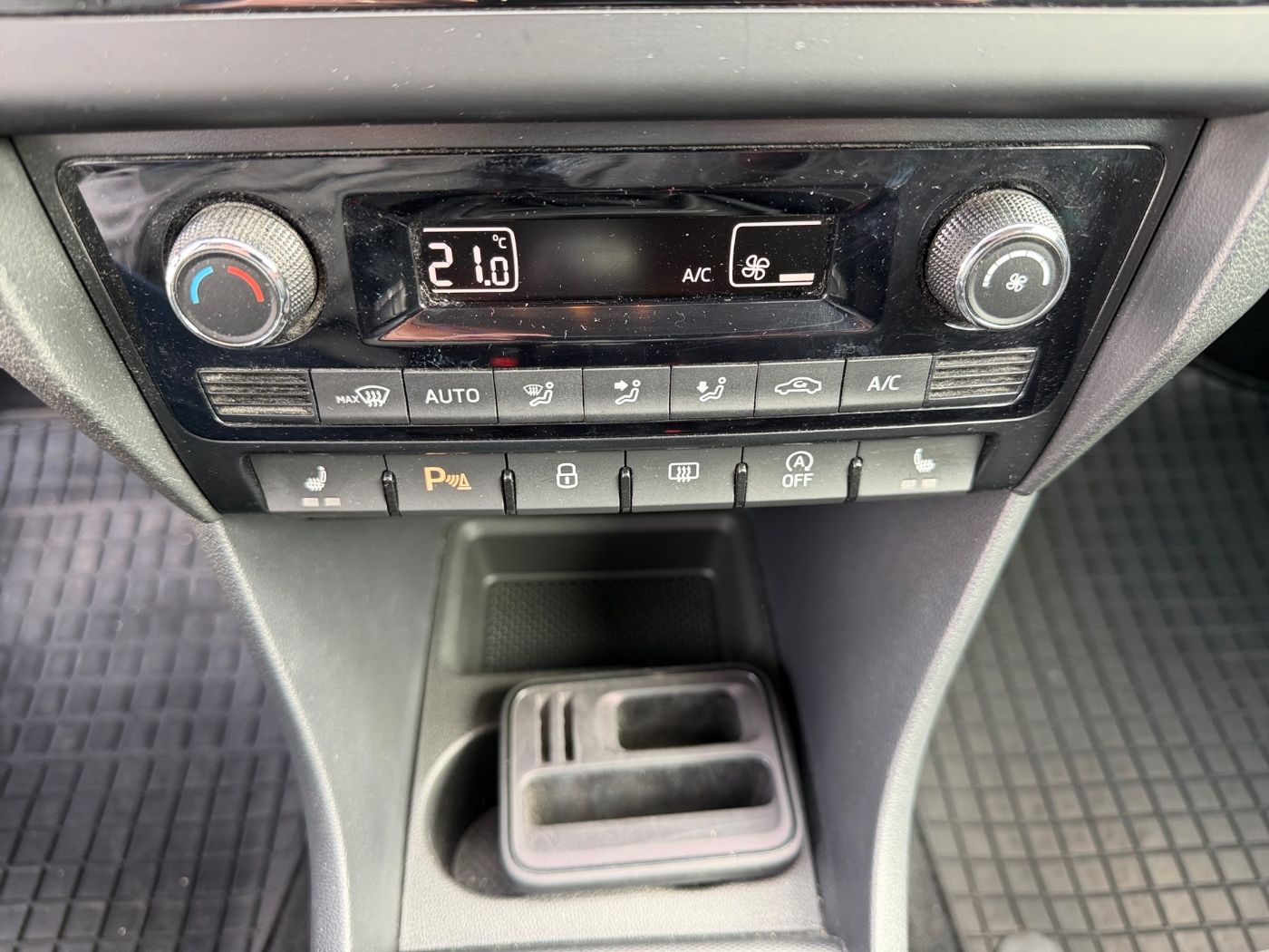 Škoda Rapid Spaceback Clever 1,0 TSI LM Xenon PDC Klima Bild 16