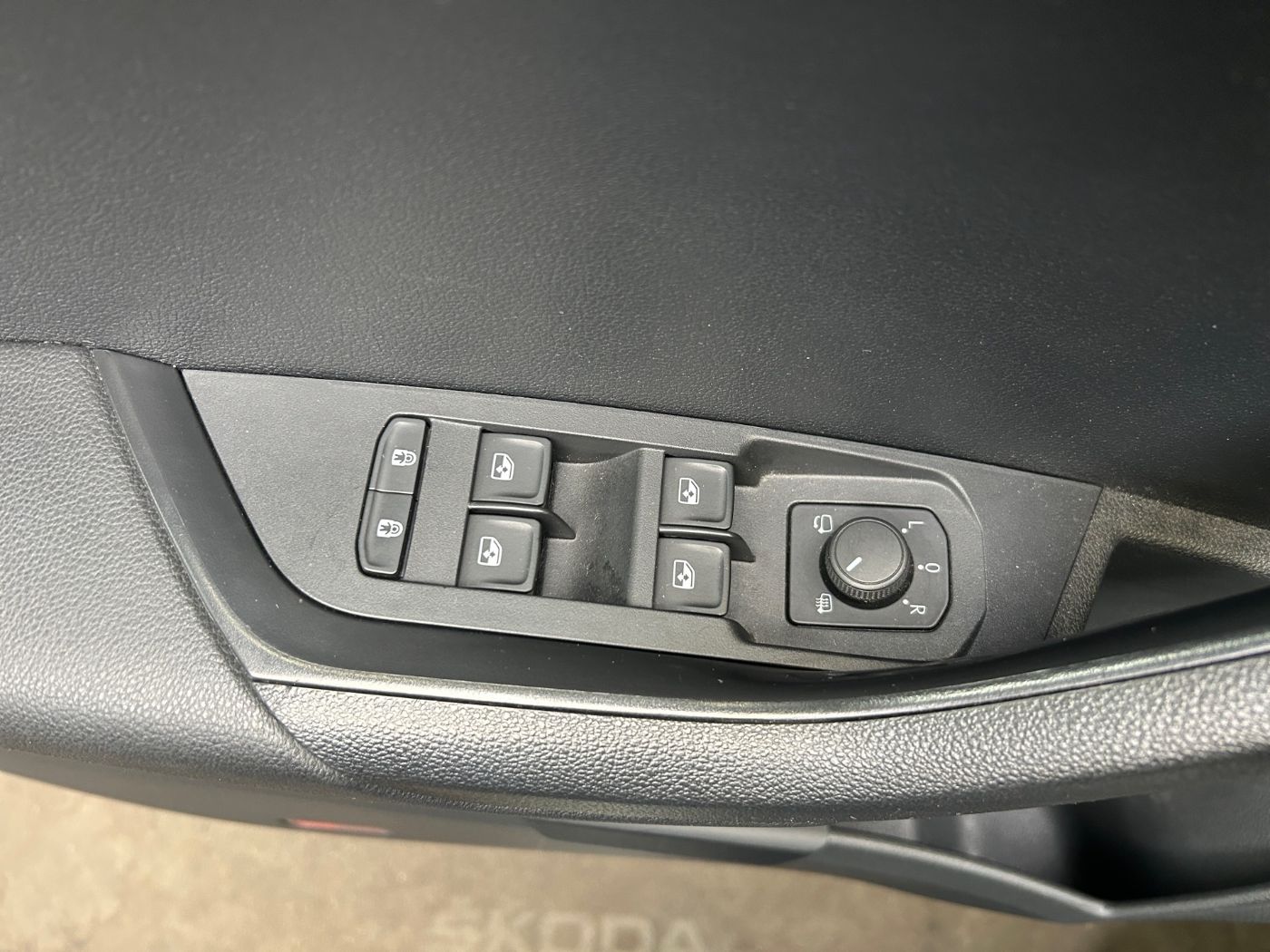 Škoda Karoq 2.0 TDI Clever 4x4 DSG AHK Navi Kam.2xKlima Bild 14