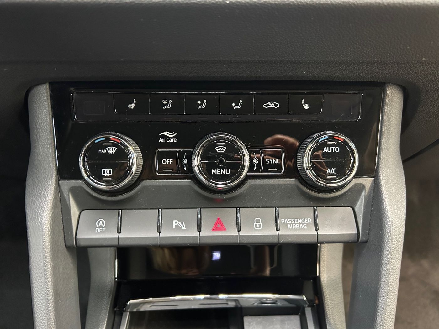 Škoda Karoq 2.0 TDI Clever 4x4 DSG AHK Navi Kam.2xKlima Bild 16