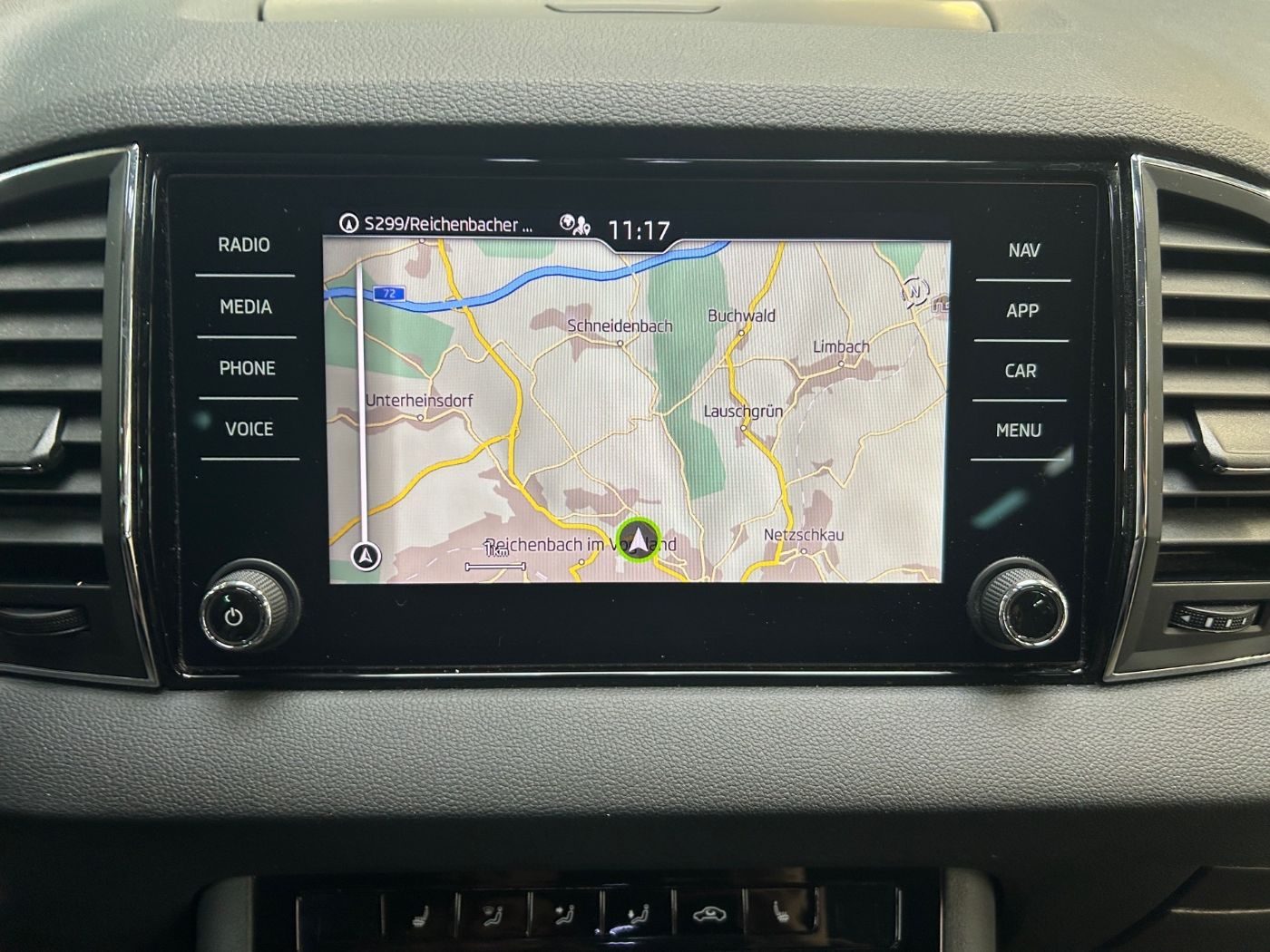 Škoda Karoq 2.0 TDI Clever 4x4 DSG AHK Navi Kam.2xKlima Bild 17