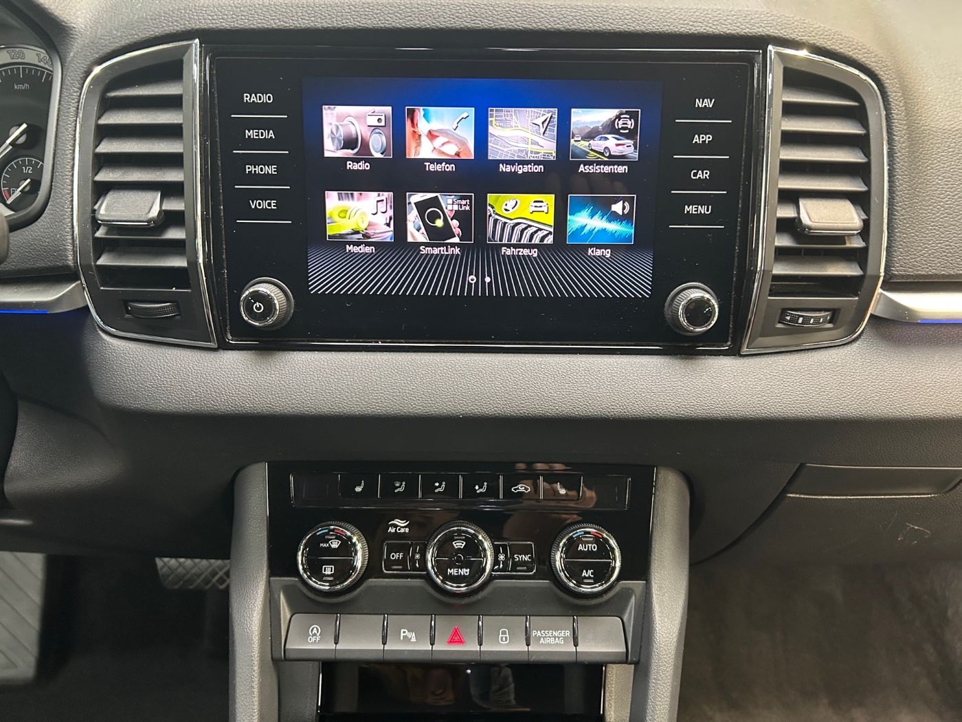 Škoda Karoq 2.0 TDI Clever 4x4 DSG AHK Navi Kam.2xKlima Bild 9