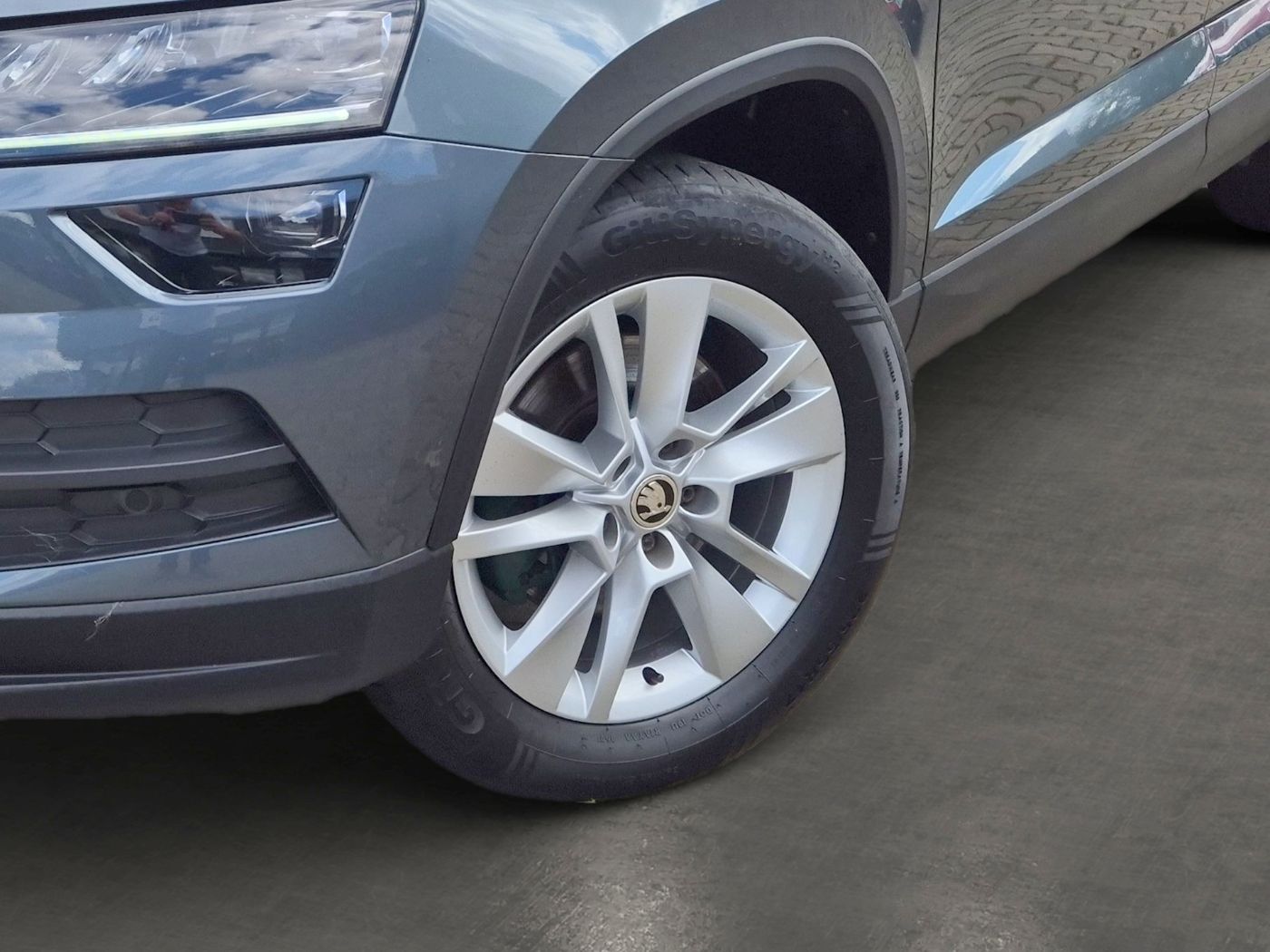 Škoda Karoq Clever 2.0 TDI 4x4 DSG AHK Navi Kam.2xKlima Bild 6