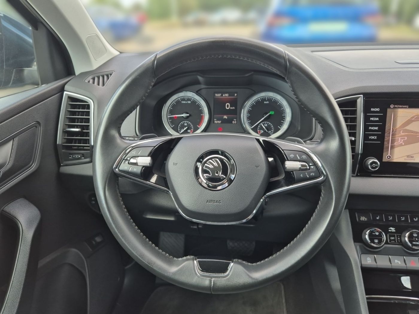 Škoda Karoq Clever 2.0 TDI 4x4 DSG AHK Navi Kam.2xKlima Bild 10