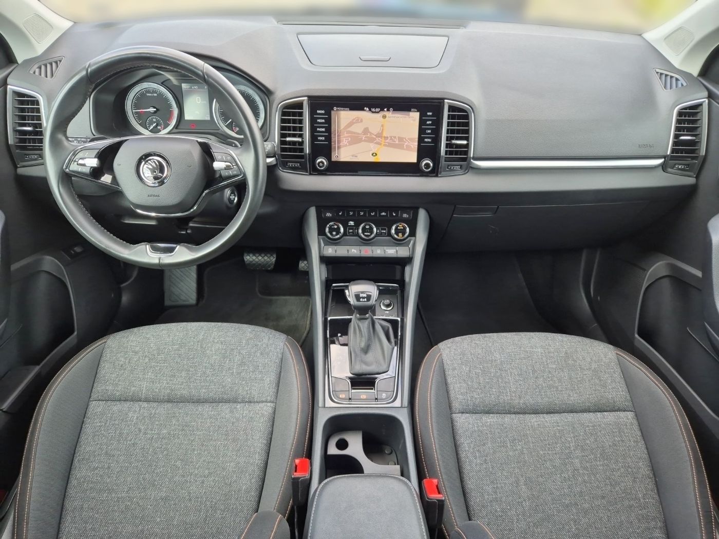 Škoda Karoq Clever 2.0 TDI 4x4 DSG AHK Navi Kam.2xKlima Bild 11