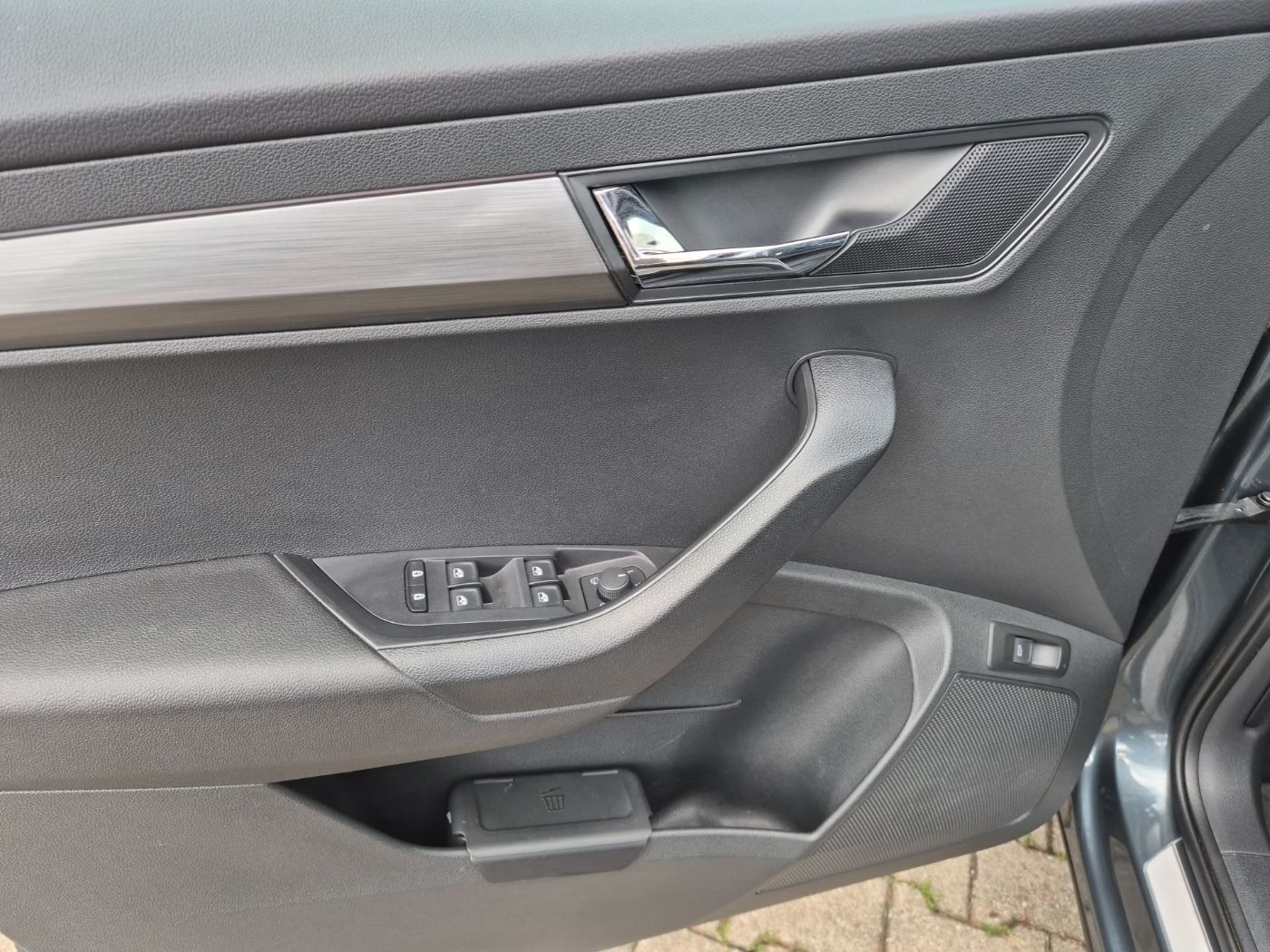 Škoda Karoq Clever 2.0 TDI 4x4 DSG AHK Navi Kam.2xKlima Bild 8