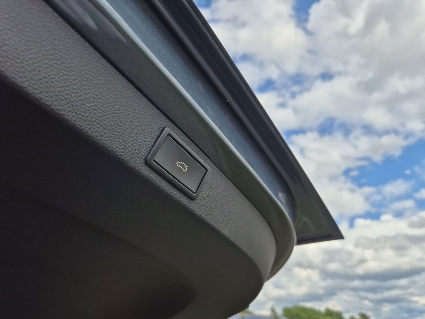 Škoda Karoq Clever 2.0 TDI 4x4 DSG AHK Navi Kam.2xKlima Bild 20