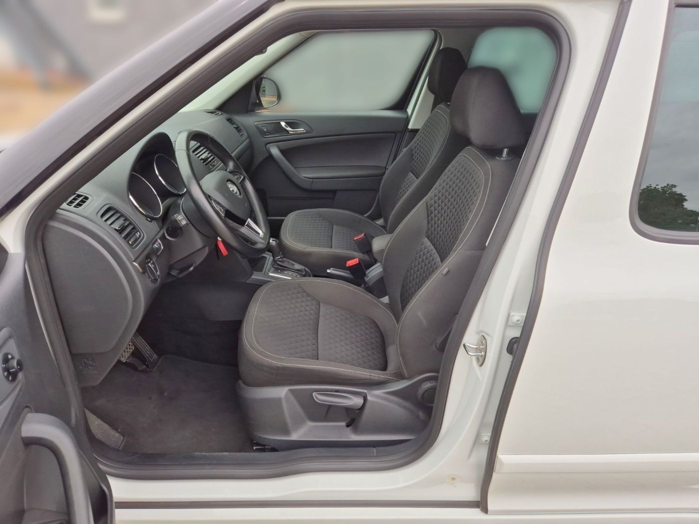 Škoda Yeti 1.4 TSI Drive DSG 2xKlima BiXenon PDC Bild 7