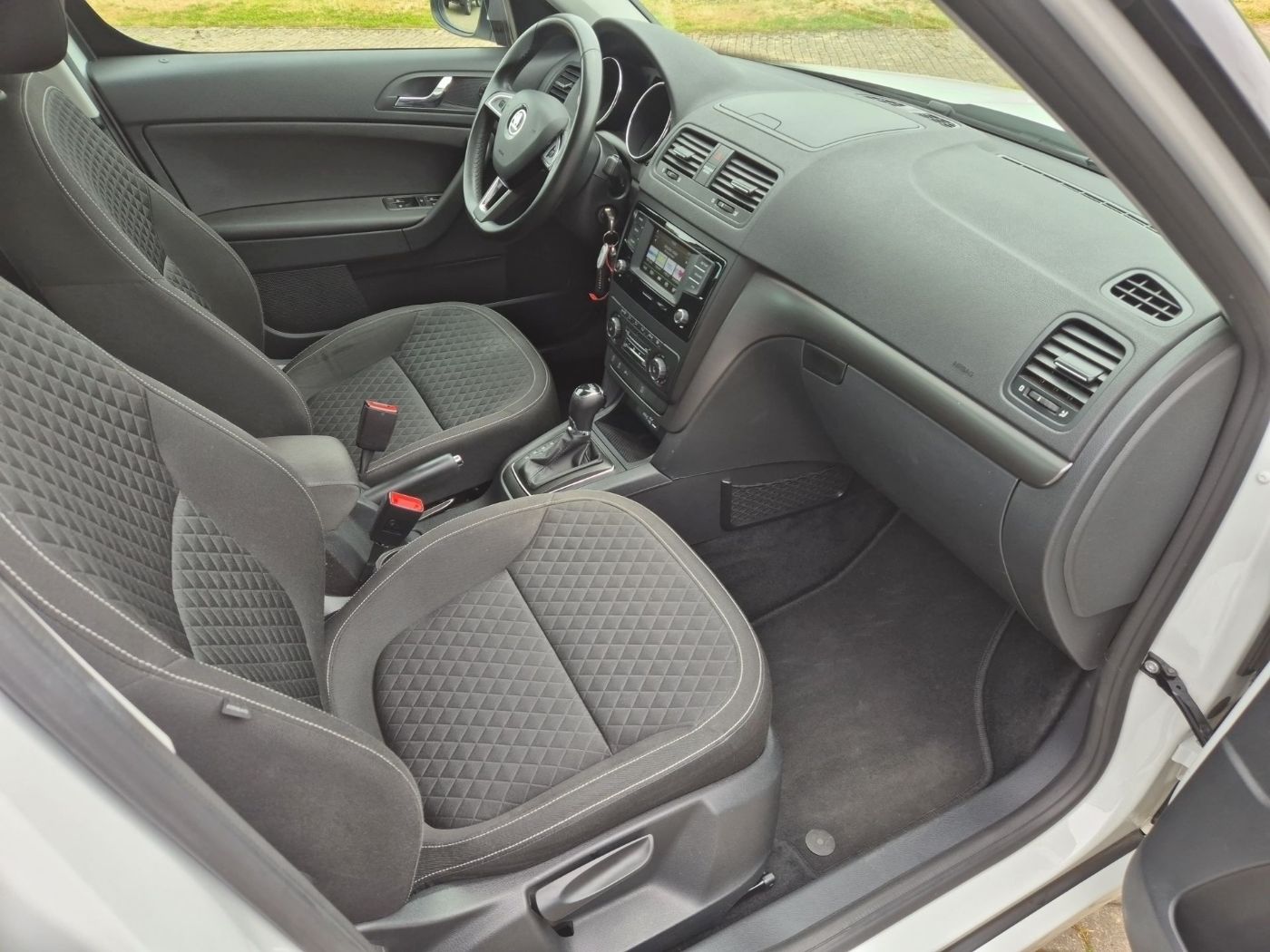 Škoda Yeti 1.4 TSI Drive DSG 2xKlima BiXenon PDC Bild 15