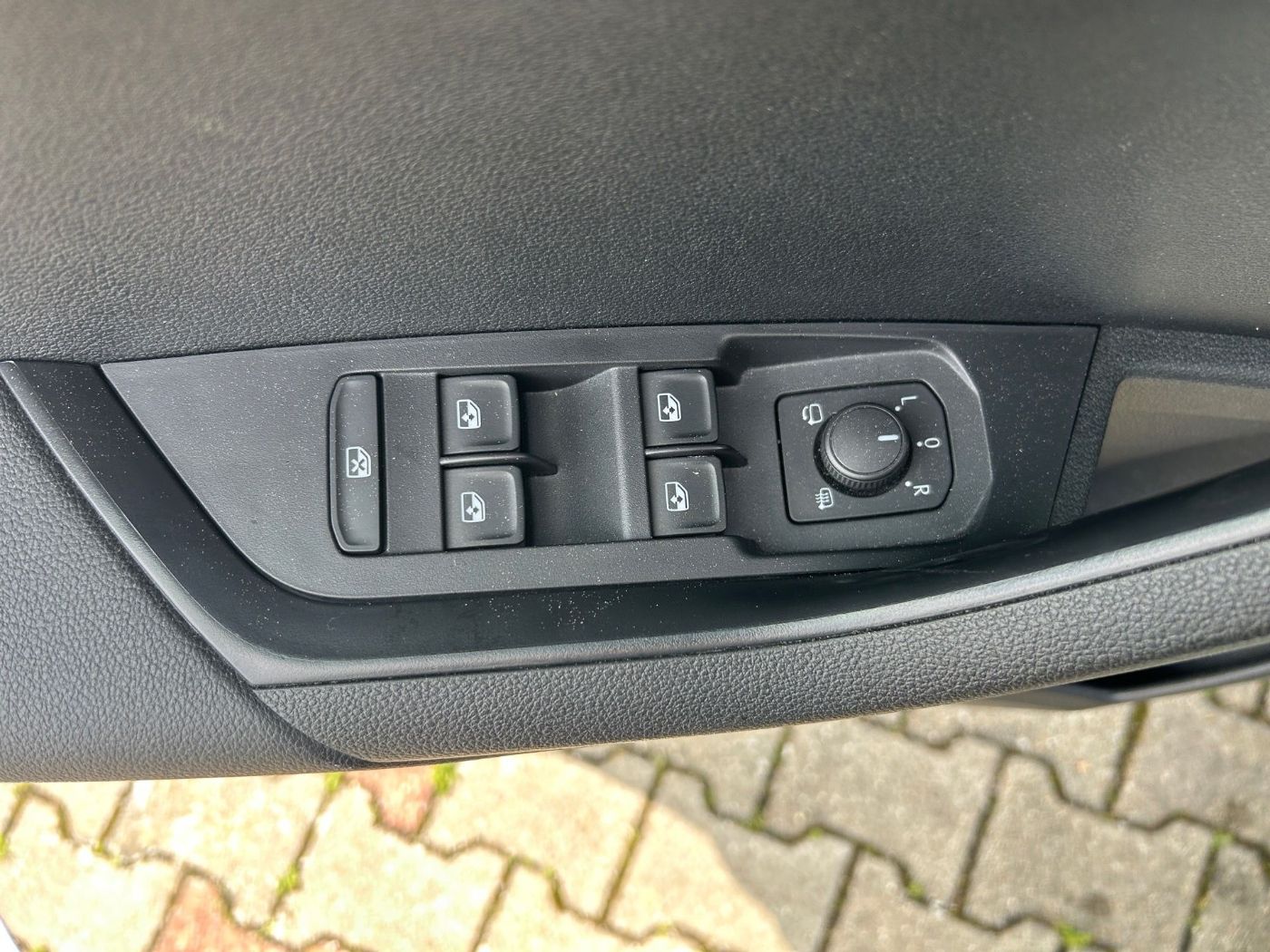 Škoda Karoq 1.5 TSI ACT Tour LED Navi Kam. 2xKlima ACC Bild 8