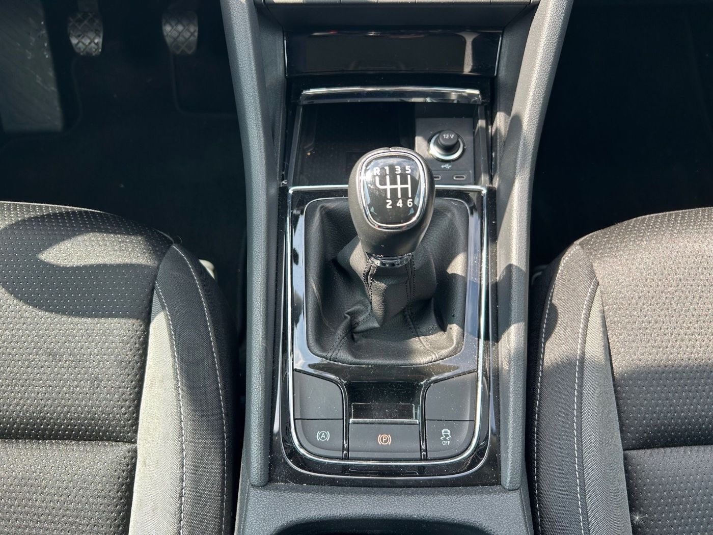 Škoda Karoq 1.5 TSI ACT Tour LED Navi Kam. 2xKlima ACC Bild 12