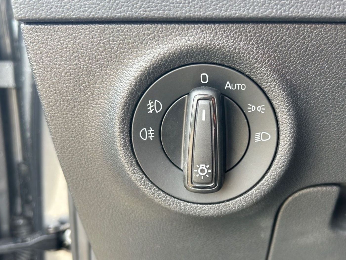 Škoda Karoq 1.5 TSI ACT Tour LED Navi Kam. 2xKlima ACC Bild 9