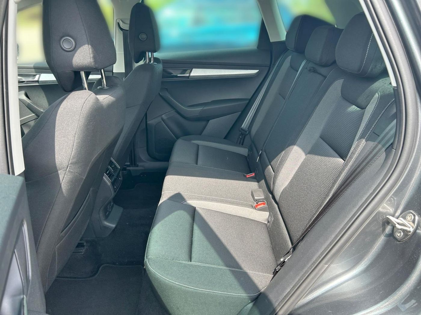 Škoda Karoq 1.5 TSI ACT Tour LED Navi Kam. 2xKlima ACC Bild 17