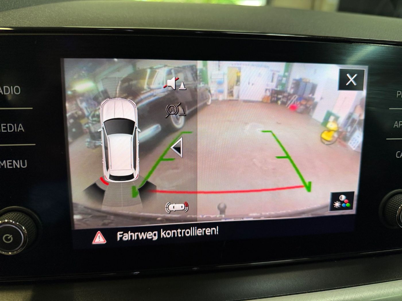 Škoda Kamiq Tour 1,0 TSI LM Kam. 2xKlima AHK KeyLess Bild 17