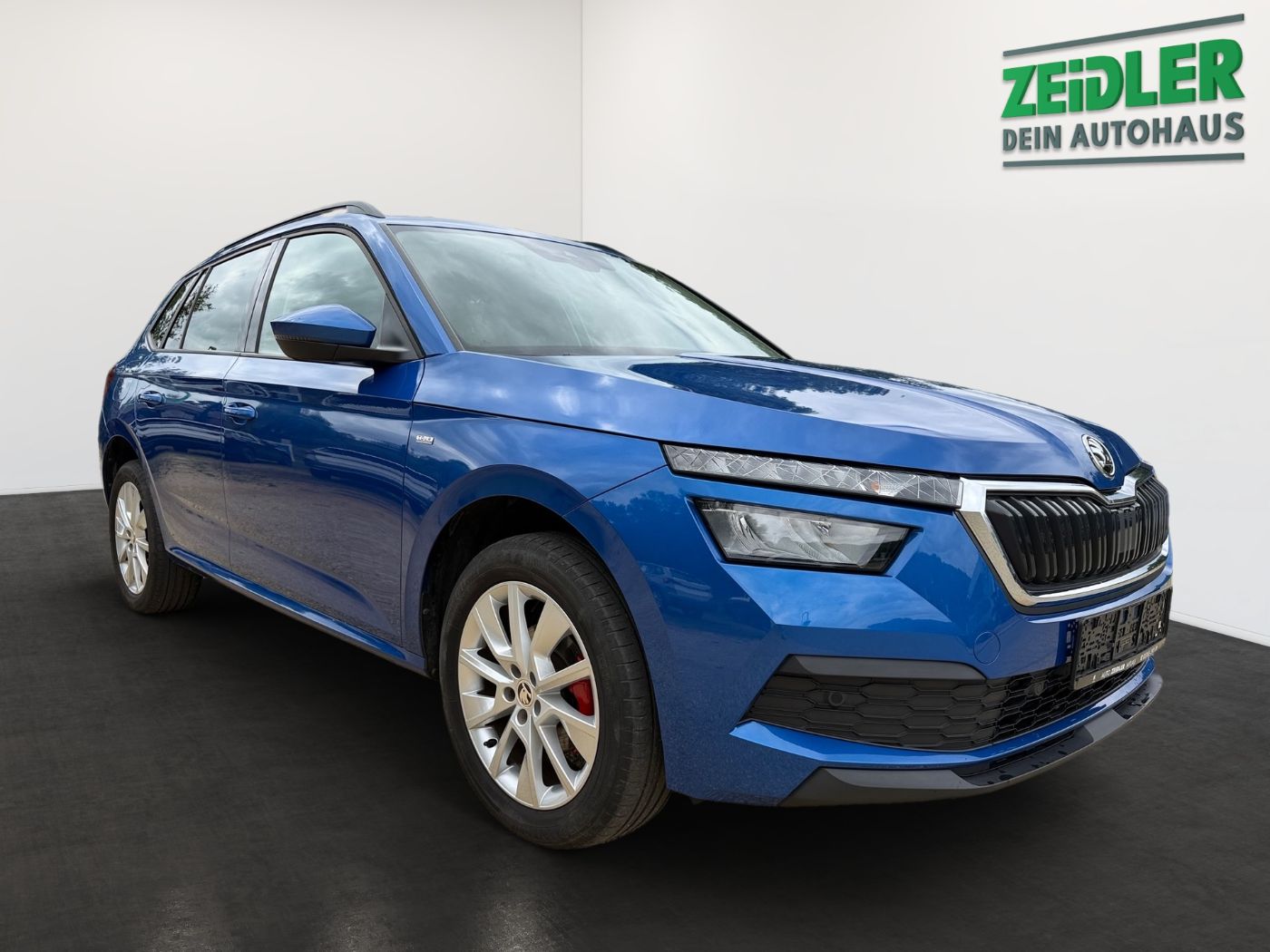 Škoda Kamiq Tour 1,0 TSI LM Kam. 2xKlima AHK KeyLess Bild 2