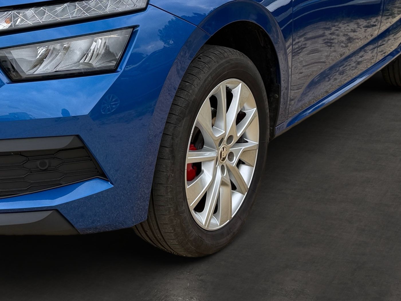Škoda Kamiq Tour 1,0 TSI LM Kam. 2xKlima AHK KeyLess Bild 6