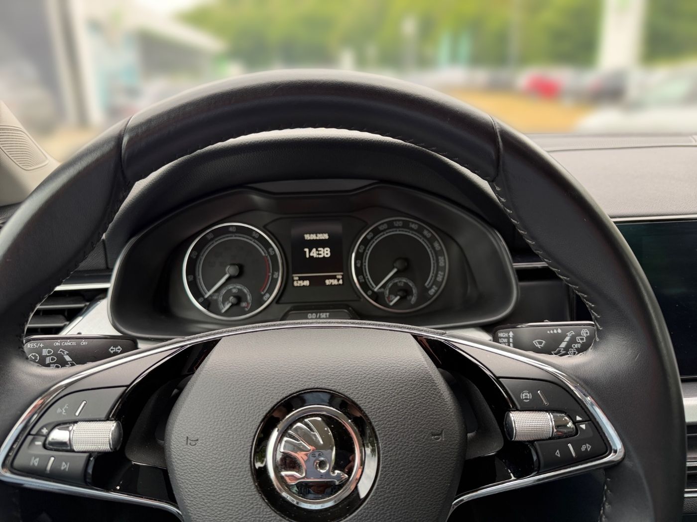 Škoda Kamiq Tour 1,0 TSI LM Kam. 2xKlima AHK KeyLess Bild 8