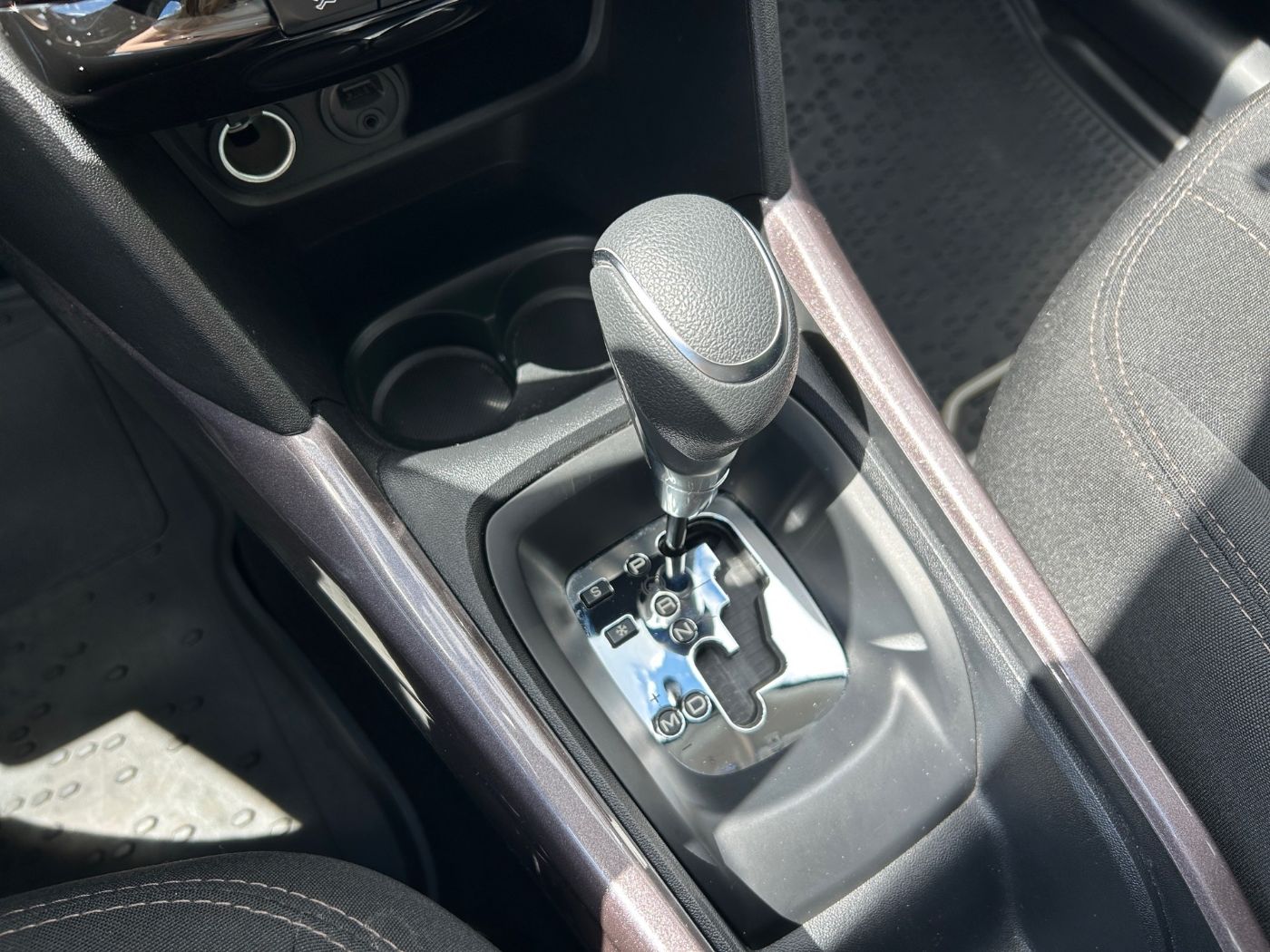 Peugeot 2008 1.2 PureTech 110 Active AT KlimaA PDCSHZ GRA Bild 16