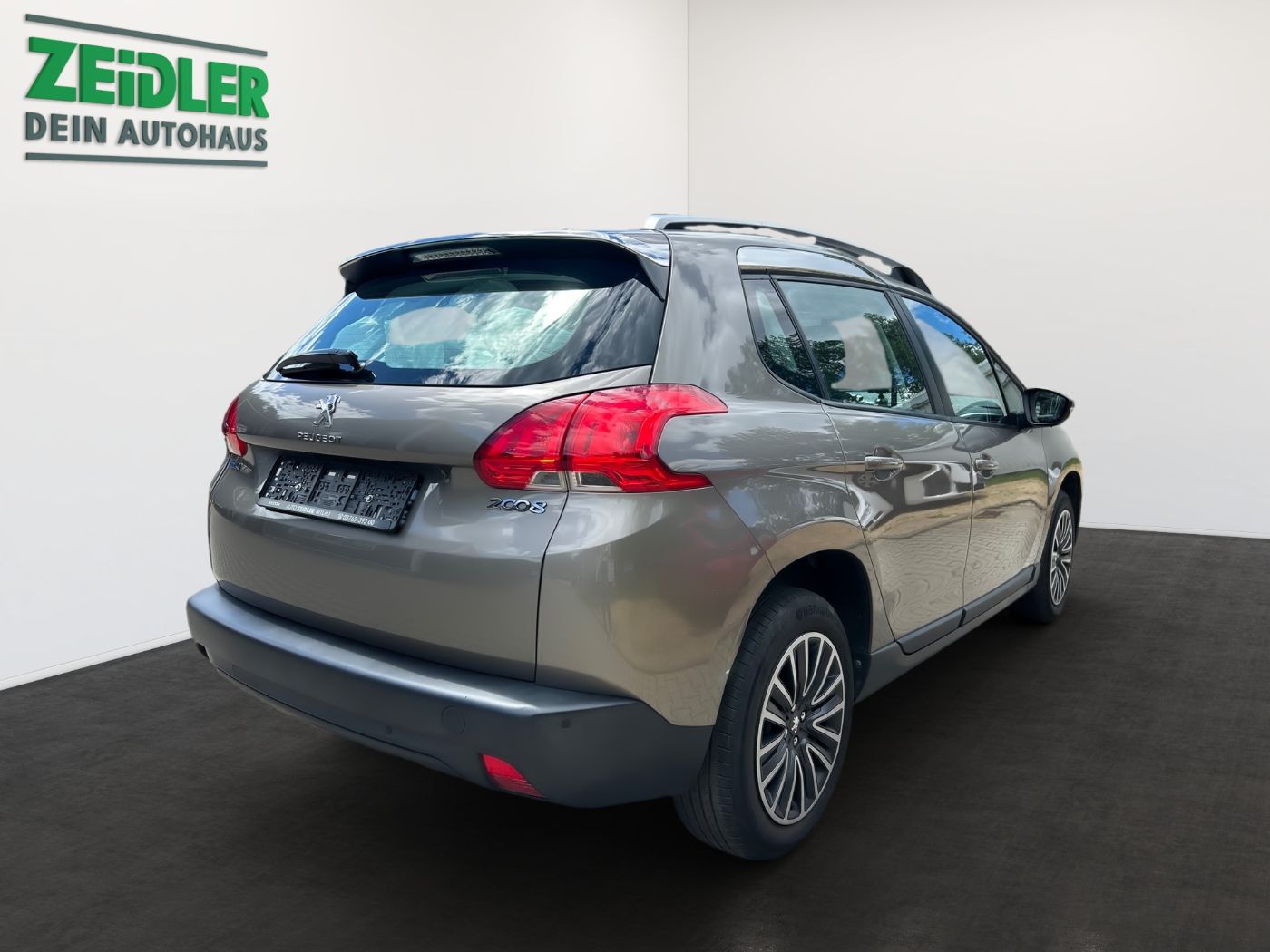 Peugeot 2008 1.2 PureTech 110 Active AT KlimaA PDCSHZ GRA Bild 3