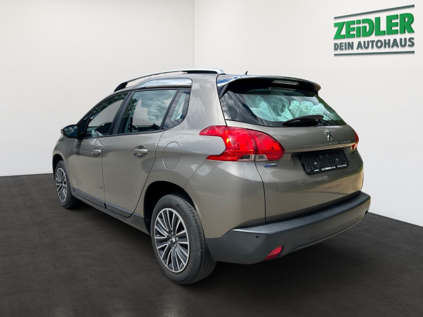 Peugeot 2008 1.2 PureTech 110 Active AT KlimaA PDCSHZ GRA Bild 4