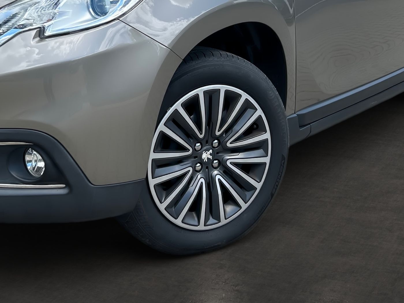 Peugeot 2008 1.2 PureTech 110 Active AT KlimaA PDCSHZ GRA Bild 6