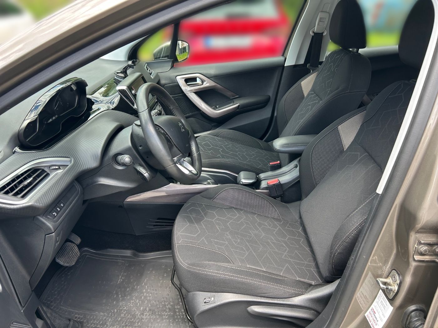 Peugeot 2008 1.2 PureTech 110 Active AT KlimaA PDCSHZ GRA Bild 7