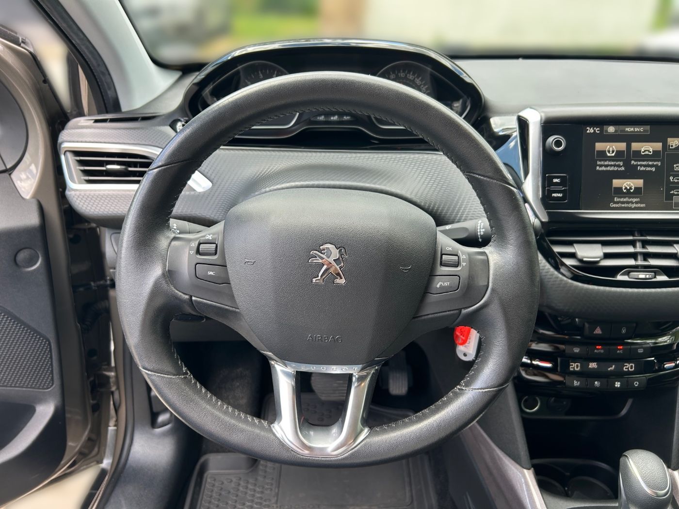 Peugeot 2008 1.2 PureTech 110 Active AT KlimaA PDCSHZ GRA Bild 8