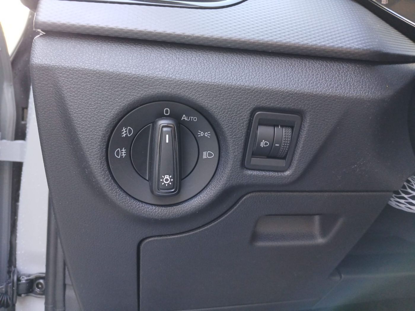Škoda Scala 1.0 TSI Essence LED PDC SHZ SpurH Klima Bild 14