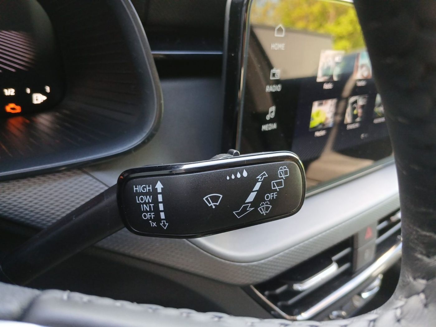 Škoda Scala 1.0 TSI Essence LED PDC SHZ SpurH Klima Bild 16