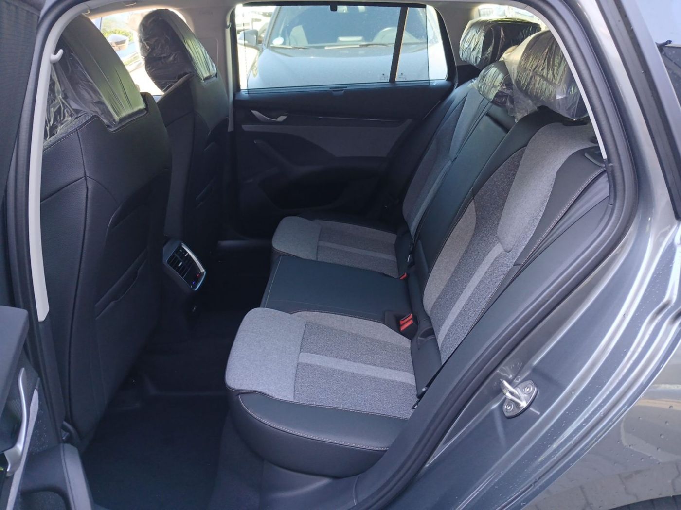 Škoda Octavia Combi Balance 2,0 TDI DSG Navi Kam. 4xSHZ Bild 11