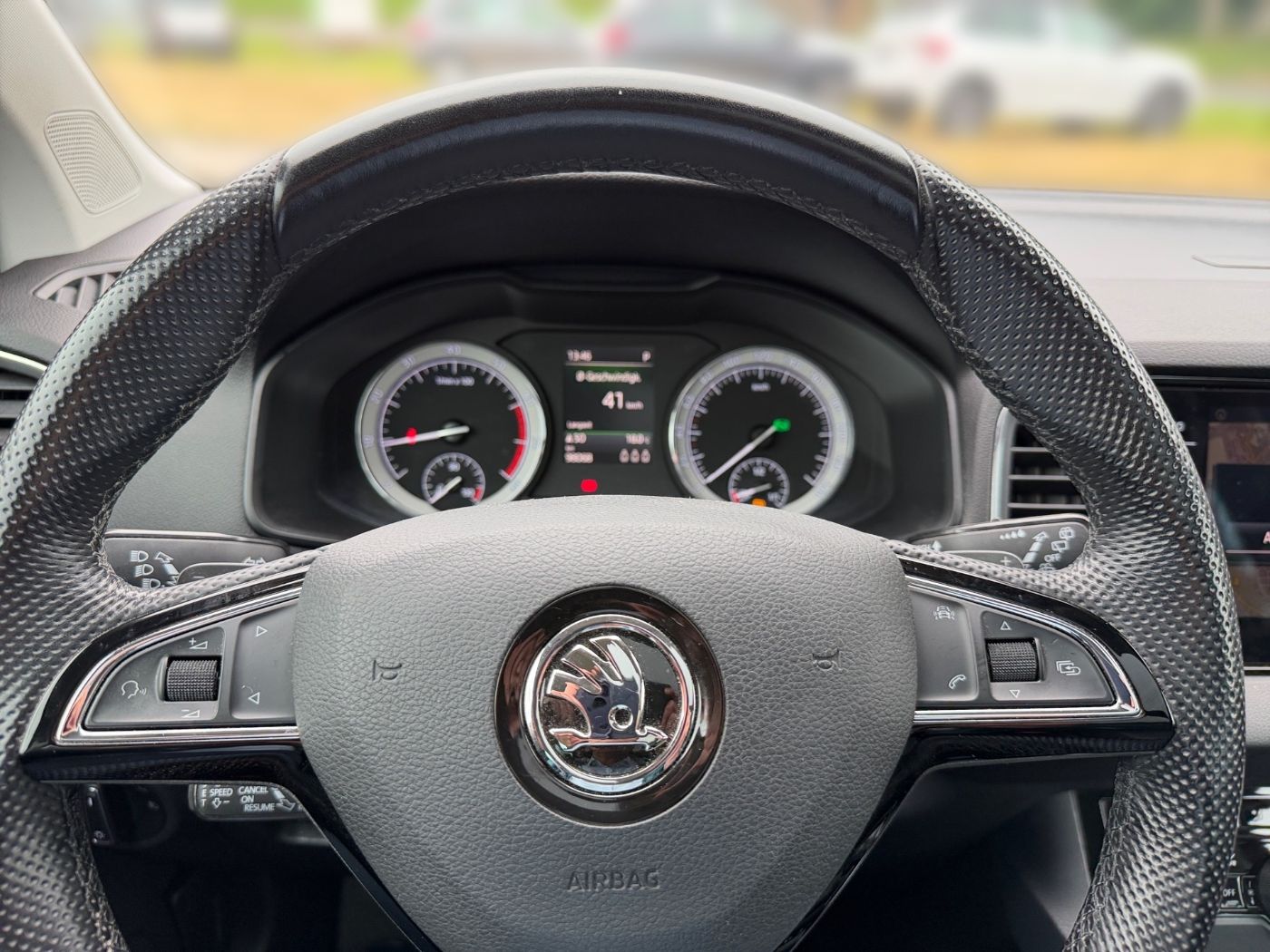 Škoda Karoq Style 1.5 TSI ACT DSG AHK Navi Pano RFK LED Bild 8