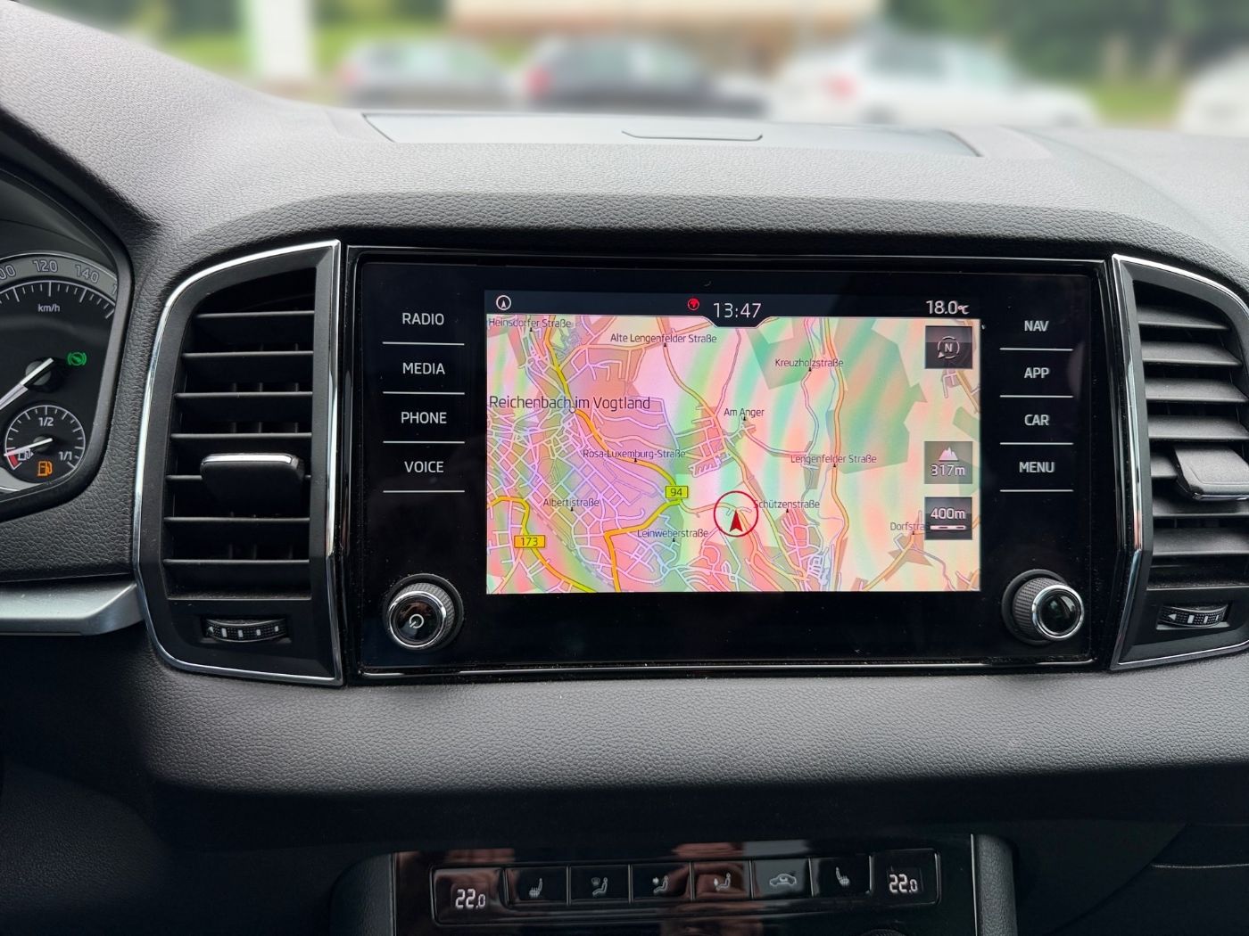 Škoda Karoq Style 1.5 TSI ACT DSG AHK Navi Pano RFK LED Bild 9