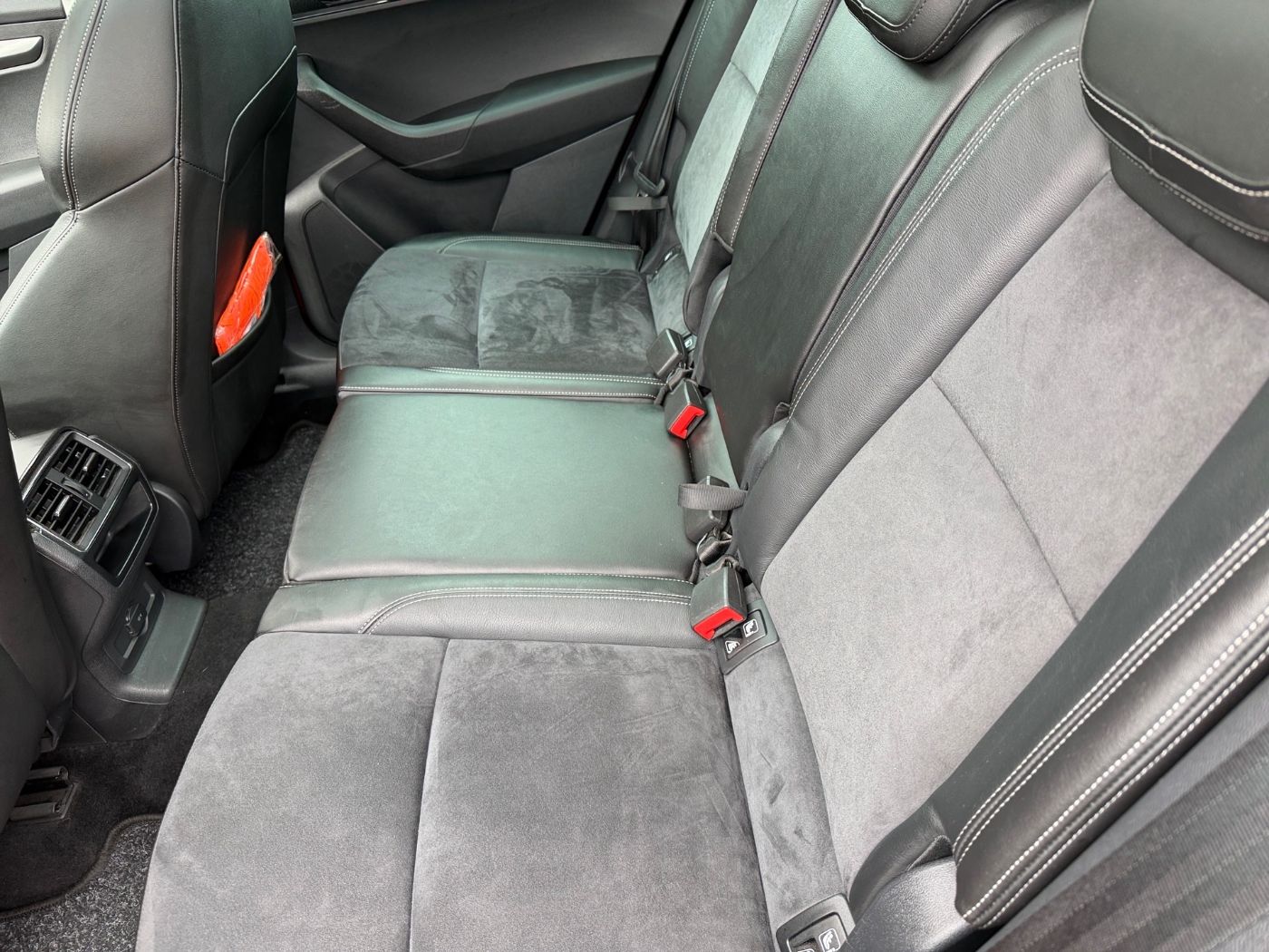 Škoda Karoq Style 1.5 TSI ACT DSG AHK Navi Pano RFK LED Bild 11