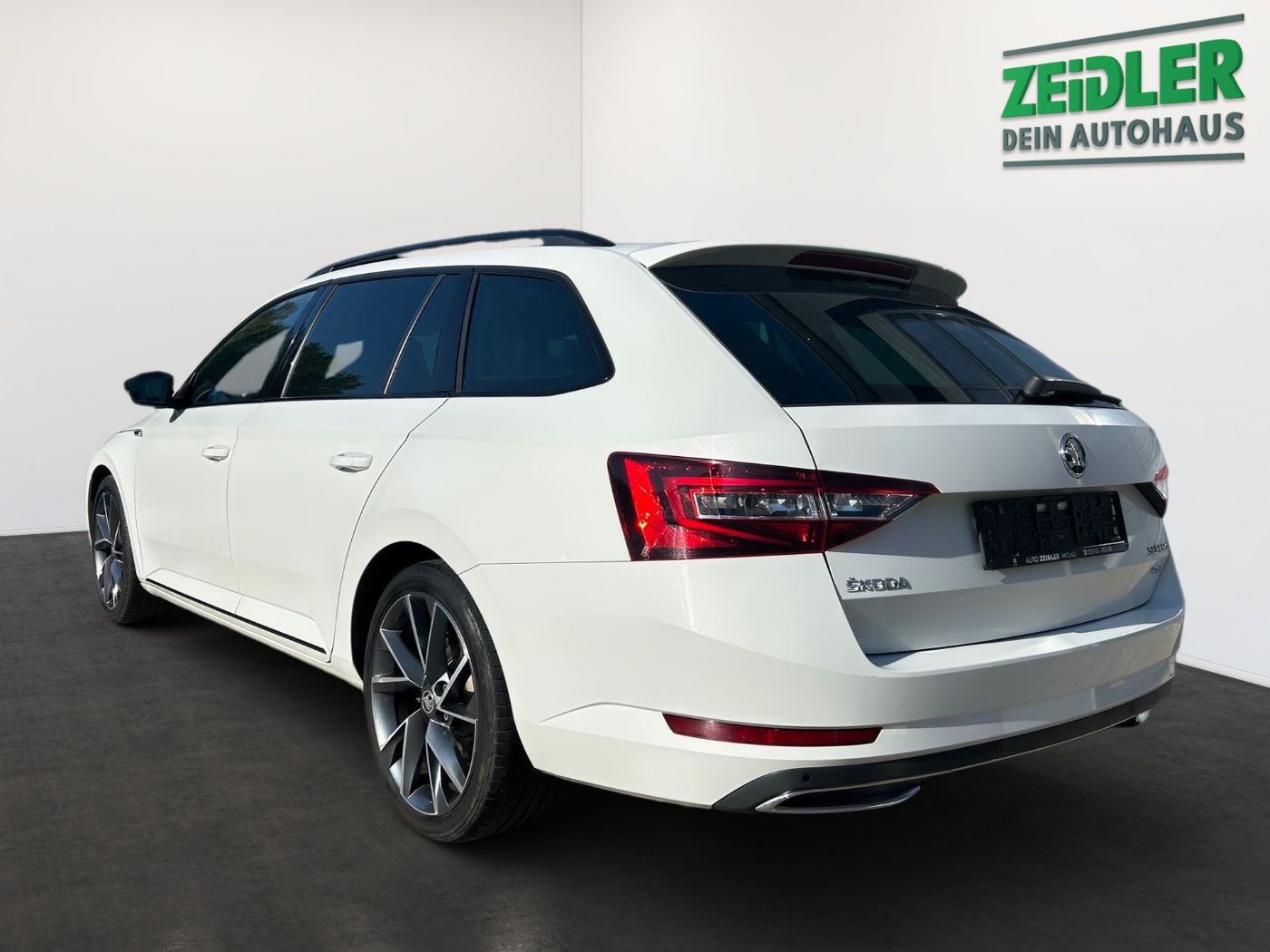 Škoda Superb Combi 2.0 TDI 4x4 Sportline AHK Navi ACC Bild 2